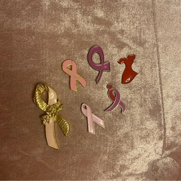 👗Lot of 5 Breast Cancer Pins with 1 Heart Disease Pin, no backs - Picture 3 of 3